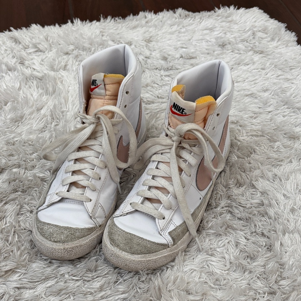 Nike Women's Blazers - White/Peach/Summit White/Pink Oxford - 8.5 W US